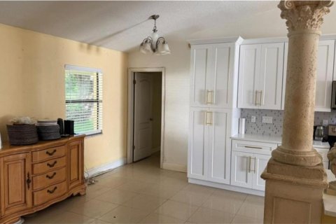 Villa ou maison à vendre à Kissimmee, Floride: 4 chambres, 175.59 m2 № 2408307 - photo 9
