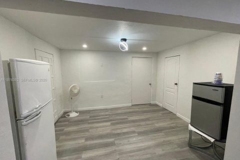 House in Miami, Florida 4 bedrooms, 273.88 sq.m. № 2042658 - photo 5