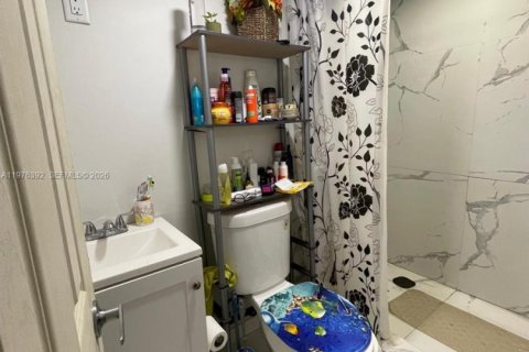 House in Miami, Florida 4 bedrooms, 273.88 sq.m. № 2042658 - photo 20