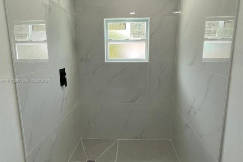 House in Miami, Florida 4 bedrooms, 273.88 sq.m. № 2042658 - photo 15