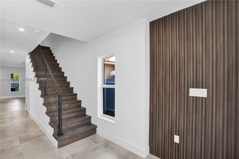 Touwnhouse à louer à Miami, Floride: 3 chambres, 172.05 m2 № 2168459 - photo 4