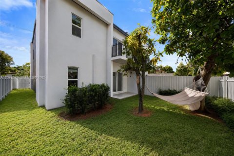 Touwnhouse à louer à Miami, Floride: 3 chambres, 172.05 m2 № 2168459 - photo 3