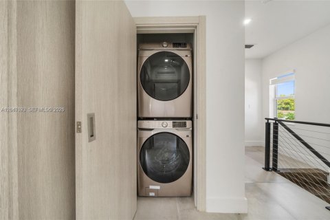 Touwnhouse à louer à Miami, Floride: 3 chambres, 172.05 m2 № 2168459 - photo 17