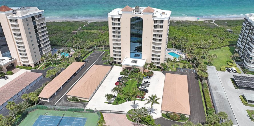 Condominio en Hutchinson Island South, Florida, 3 dormitorios № 1185320
