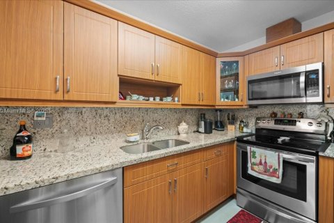 Купить виллу или дом в Майами, Флорида 3 спальни, 124.49м2, № 1836658 - фото 13