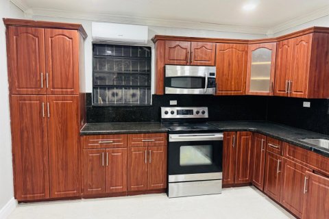 Villa ou maison à louer à Miami Gardens, Floride: 3 chambres, 181.16 m2 № 2439274 - photo 6