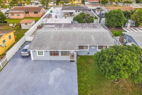 Villa ou maison à Miami Gardens, Floride 3 chambres, 181.16 m2 № 2439274