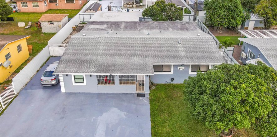 Villa ou maison à Miami Gardens, Floride 3 chambres, 181.16 m2 № 2439274