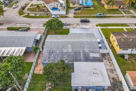 Villa ou maison à louer à Miami Gardens, Floride: 3 chambres, 181.16 m2 № 2439274 - photo 3