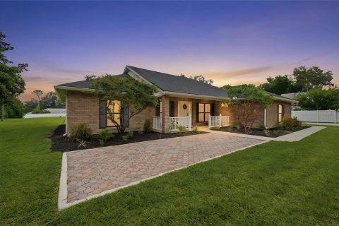 Casa en DeLand, Florida 4 dormitorios, 169.64 m2 № 2266319