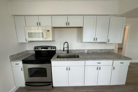 Apartment in Saint Petersburg, Florida 2 bedrooms, 156.08 sq.m. № 2238982 - photo 4