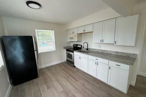 Apartment in Saint Petersburg, Florida 2 bedrooms, 156.08 sq.m. № 2238982 - photo 3