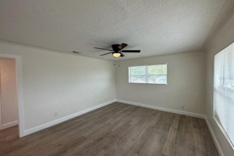 Apartment in Saint Petersburg, Florida 2 bedrooms, 156.08 sq.m. № 2238982 - photo 7