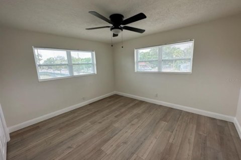 Apartment in Saint Petersburg, Florida 2 bedrooms, 156.08 sq.m. № 2238982 - photo 6