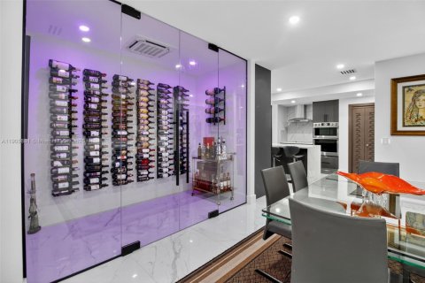 House in Miami, Florida 7 bedrooms, 627.09 sq.m. № 1957033 - photo 21