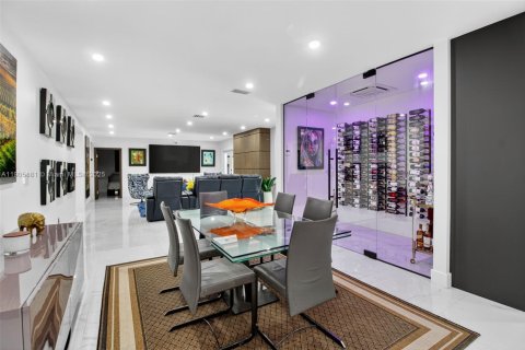 House in Miami, Florida 7 bedrooms, 627.09 sq.m. № 1957033 - photo 20