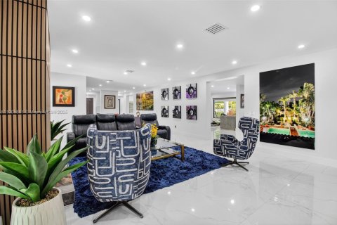 House in Miami, Florida 7 bedrooms, 627.09 sq.m. № 1957033 - photo 29