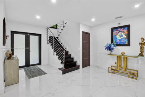 House in Miami, Florida 7 bedrooms, 627.09 sq.m. № 1957033 - photo 12