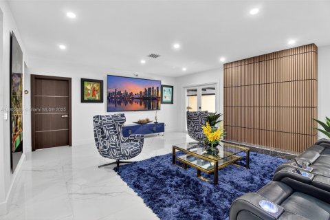 House in Miami, Florida 7 bedrooms, 627.09 sq.m. № 1957033 - photo 28