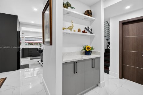 House in Miami, Florida 7 bedrooms, 627.09 sq.m. № 1957033 - photo 19