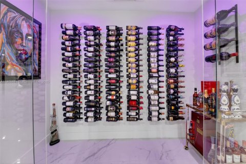 House in Miami, Florida 7 bedrooms, 627.09 sq.m. № 1957033 - photo 22