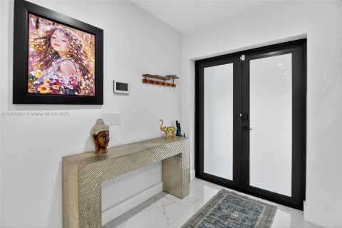 House in Miami, Florida 7 bedrooms, 627.09 sq.m. № 1957033 - photo 11