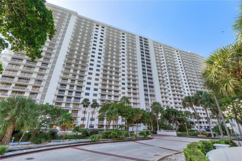 Condominio en venta en Sunny Isles Beach, Florida, 2 dormitorios, 170.94 m2 № 2414805 - foto 2