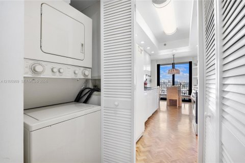 Condominio en venta en Sunny Isles Beach, Florida, 2 dormitorios, 170.94 m2 № 2414805 - foto 21