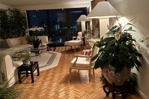 Condominio en venta en Sunny Isles Beach, Florida, 2 dormitorios, 170.94 m2 № 2414805 - foto 10