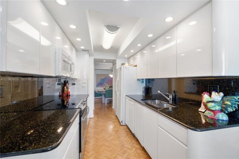 Condominio en venta en Sunny Isles Beach, Florida, 2 dormitorios, 170.94 m2 № 2414805 - foto 16