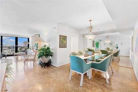 Condominio en venta en Sunny Isles Beach, Florida, 2 dormitorios, 170.94 m2 № 2414805 - foto 13