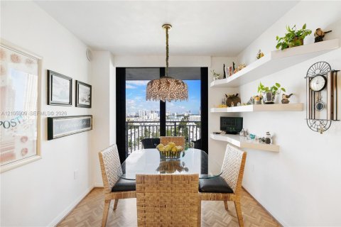 Condominio en venta en Sunny Isles Beach, Florida, 2 dormitorios, 170.94 m2 № 2414805 - foto 19