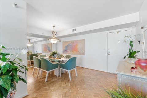 Condominio en venta en Sunny Isles Beach, Florida, 2 dormitorios, 170.94 m2 № 2414805 - foto 11