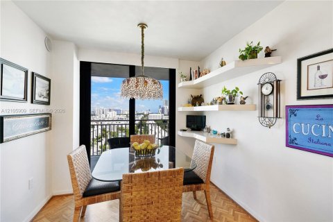 Condominio en venta en Sunny Isles Beach, Florida, 2 dormitorios, 170.94 m2 № 2414805 - foto 17
