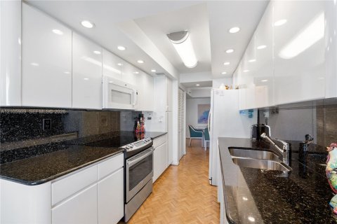 Condominio en venta en Sunny Isles Beach, Florida, 2 dormitorios, 170.94 m2 № 2414805 - foto 15