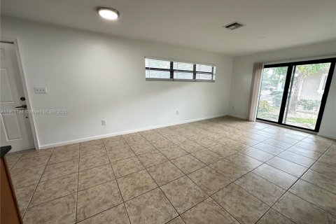 Apartamento en alquiler en Fort Lauderdale, Florida, 2 dormitorios № 1965455 - foto 24