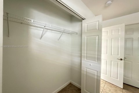 Apartamento en alquiler en Fort Lauderdale, Florida, 2 dormitorios № 1965455 - foto 21