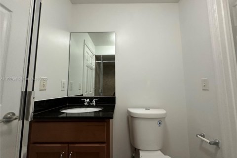 Apartamento en alquiler en Fort Lauderdale, Florida, 2 dormitorios № 1965455 - foto 14