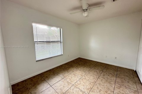 Apartamento en alquiler en Fort Lauderdale, Florida, 2 dormitorios № 1965455 - foto 13