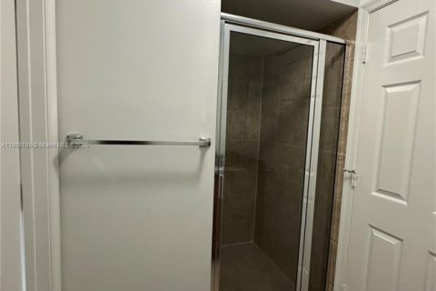 Apartamento en alquiler en Fort Lauderdale, Florida, 2 dormitorios № 1965455 - foto 16