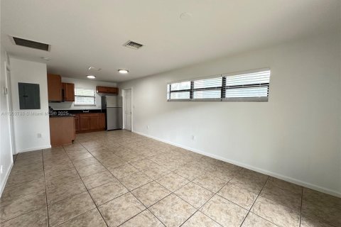 Apartamento en alquiler en Fort Lauderdale, Florida, 2 dormitorios № 1965455 - foto 7