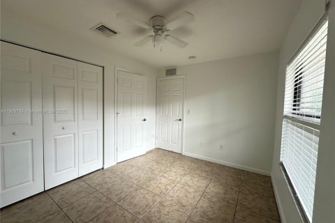 Apartamento en alquiler en Fort Lauderdale, Florida, 2 dormitorios № 1965455 - foto 12