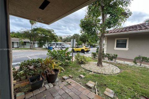 Apartamento en alquiler en Fort Lauderdale, Florida, 2 dormitorios № 1965455 - foto 28