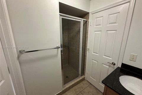 Apartamento en alquiler en Fort Lauderdale, Florida, 2 dormitorios № 1965455 - foto 15