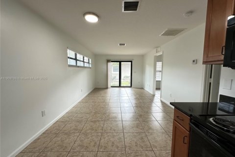 Apartamento en alquiler en Fort Lauderdale, Florida, 2 dormitorios № 1965455 - foto 10