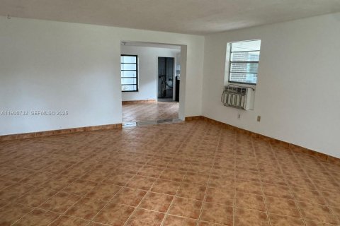 House in Fort Lauderdale, Florida 2 bedrooms, 115.94 sq.m. № 1989691 - photo 7