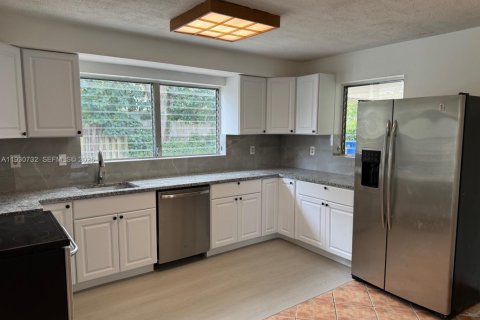 House in Fort Lauderdale, Florida 2 bedrooms, 115.94 sq.m. № 1989691 - photo 4