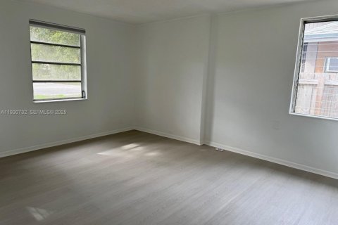 House in Fort Lauderdale, Florida 2 bedrooms, 115.94 sq.m. № 1989691 - photo 5