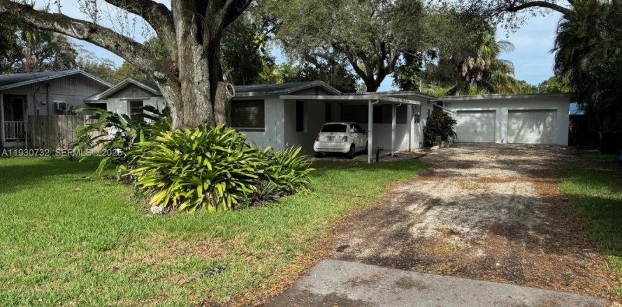 House in Fort Lauderdale, Florida 2 bedrooms, 115.94 sq.m. № 1989691