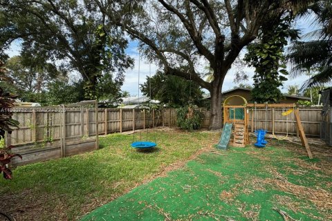 House in Fort Lauderdale, Florida 2 bedrooms, 115.94 sq.m. № 1989691 - photo 12